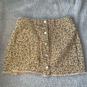 ✨✨3 for 30✨✨Mitto Shop leopard print skirt.